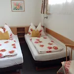 Gadenstaetter In Der Apartament