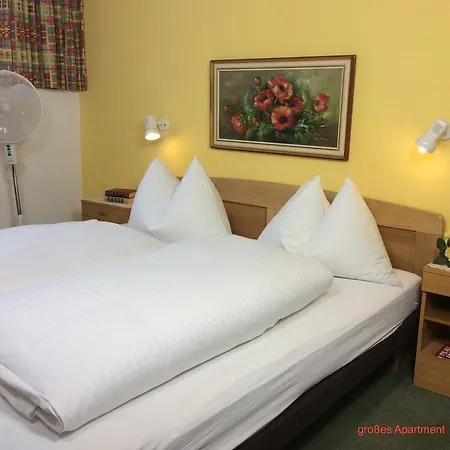 Gadenstaetter In Der Целль-ам-Зеє